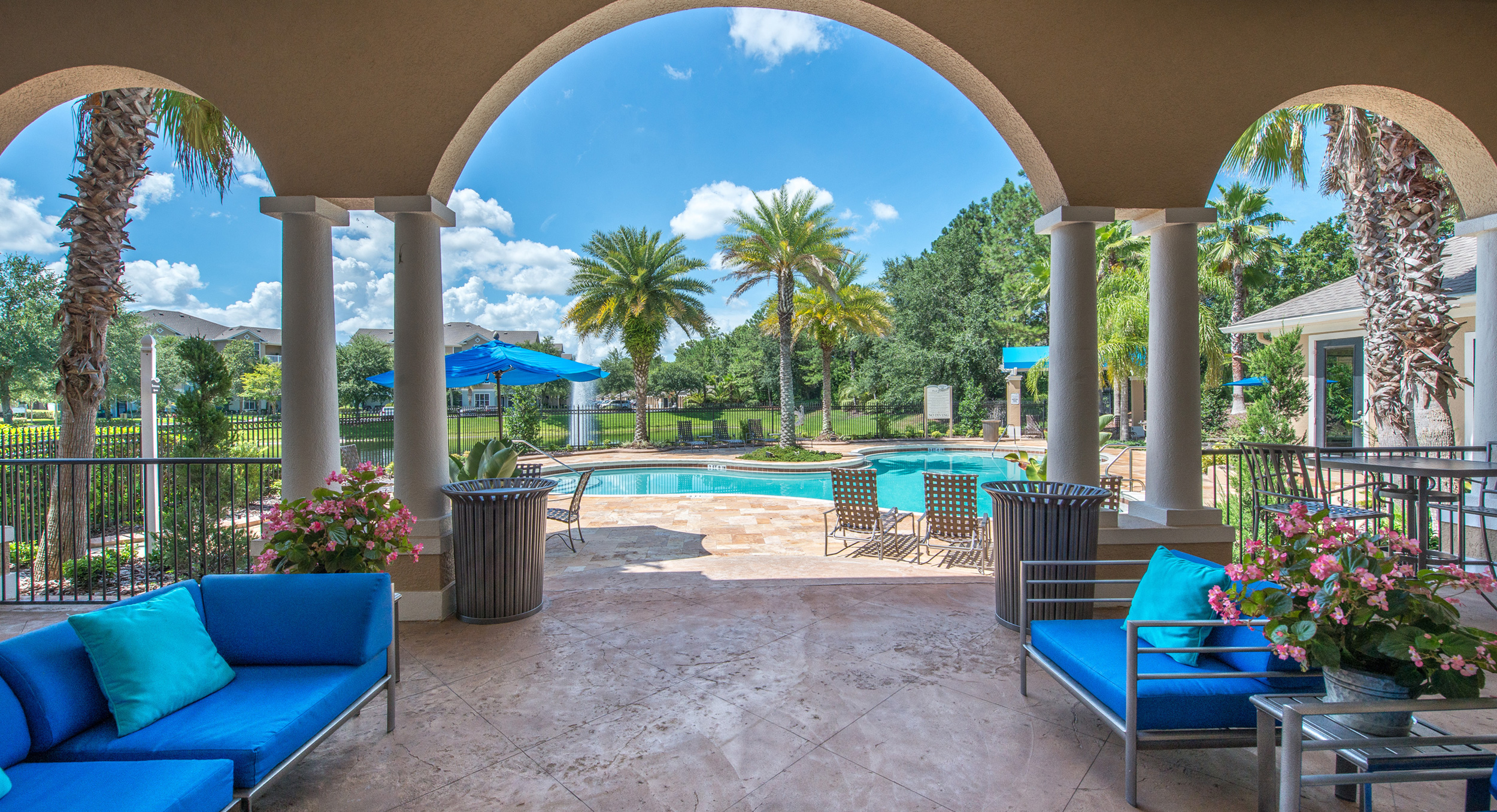 lounge-resort-style-pool