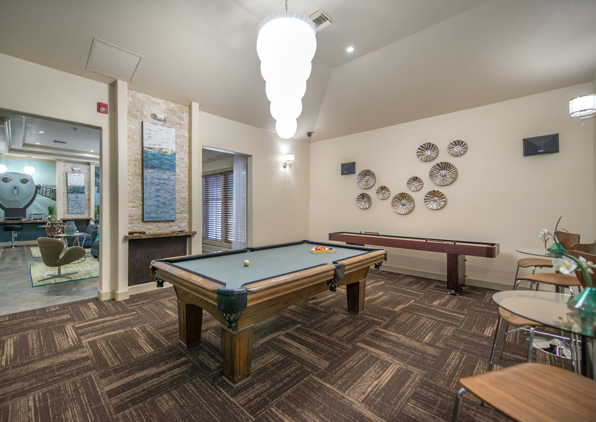florida-luxury-apartment-game-room