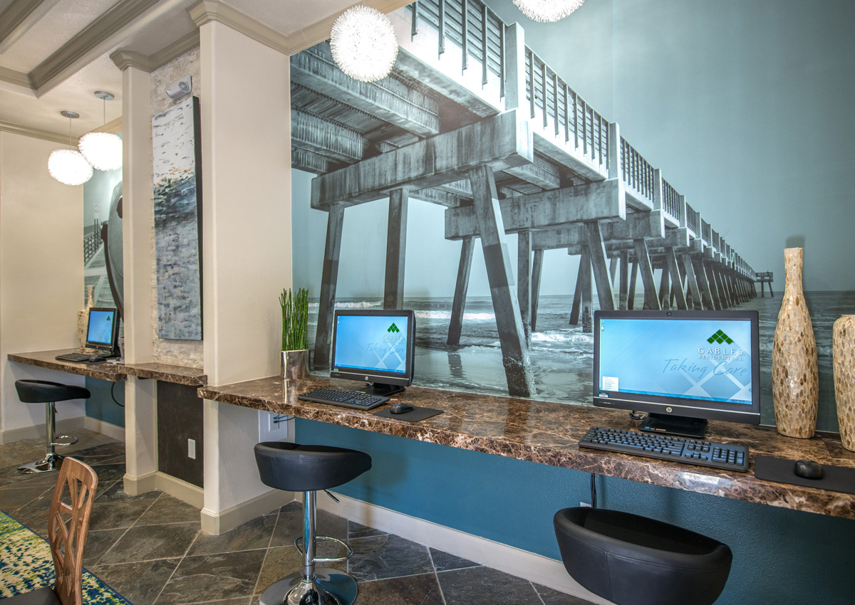 jacksonville-luxury-apartment-business-center