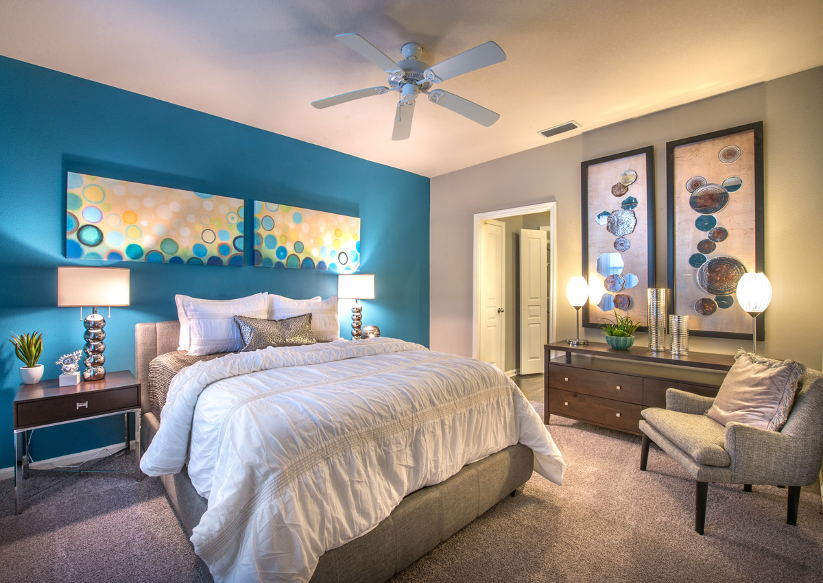 bedroom-with-ceiling-fan-and-carpet