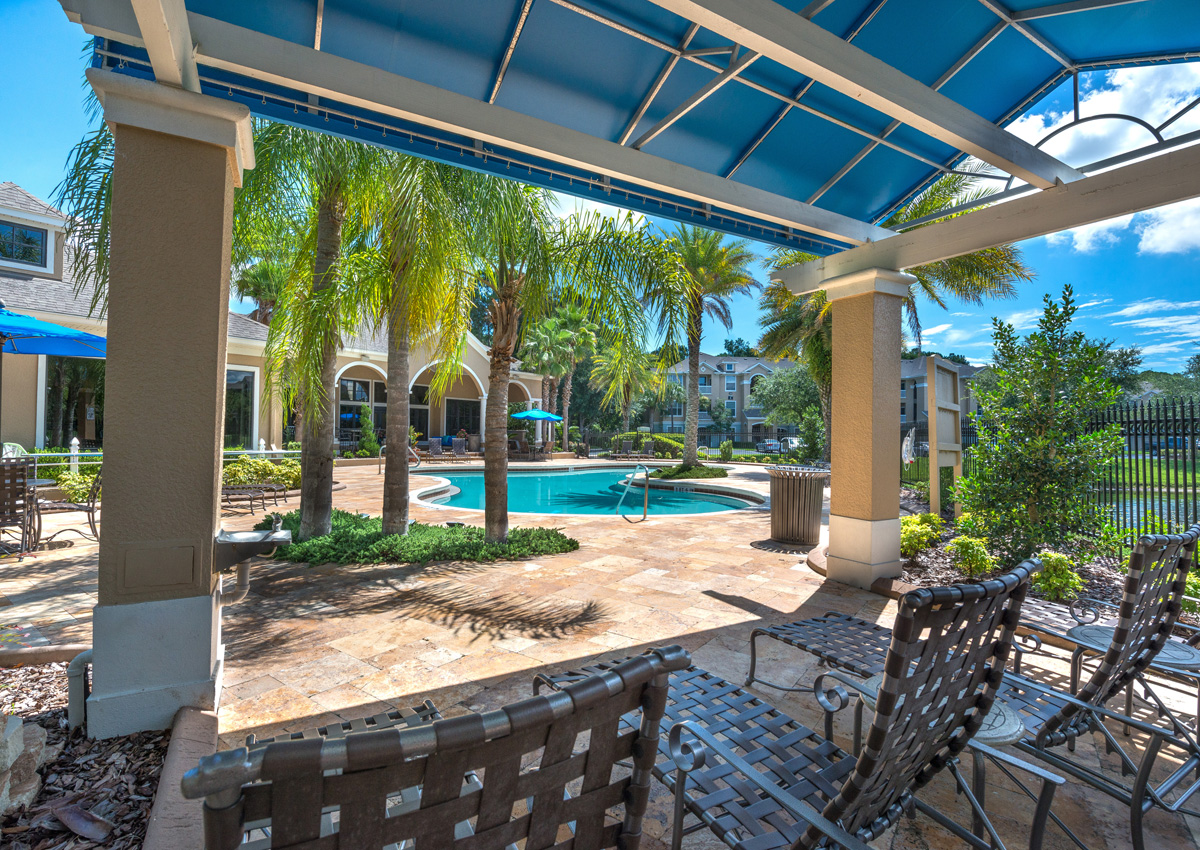 poolside-cabanas-at-the-enclave