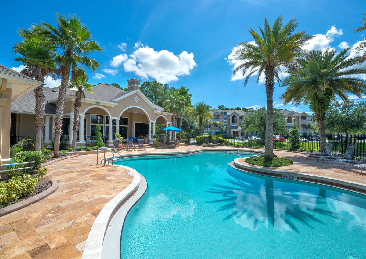 large-pool-jacksonville-apartments